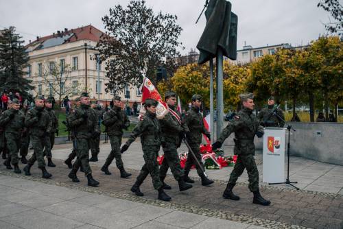 Defilada na Placu Jana Pawła II w Pruszczu Gdańskim